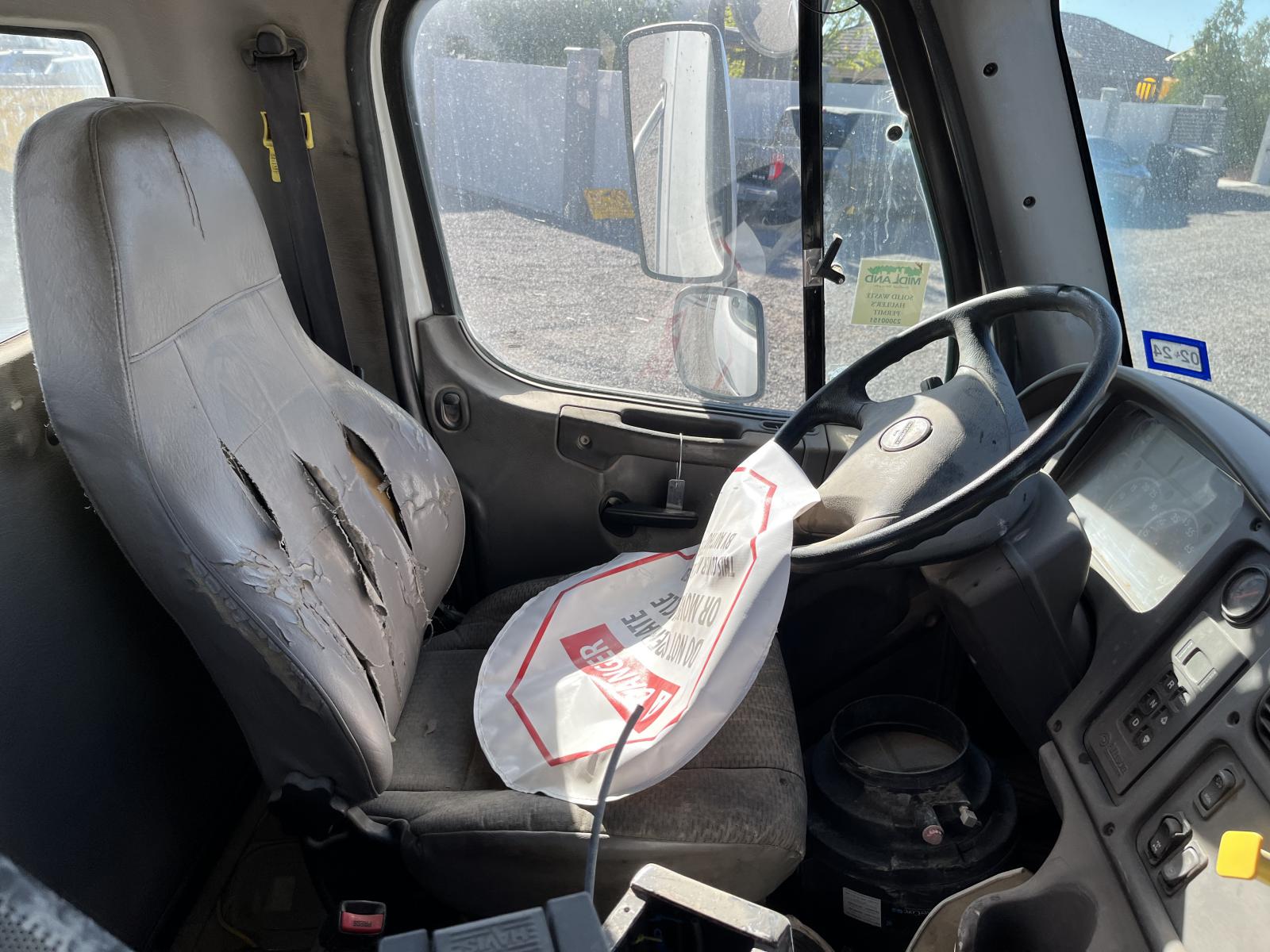 ./imagenes/INVOICE/2019/17856/FREIGHTLINER 108SD (13).JPG